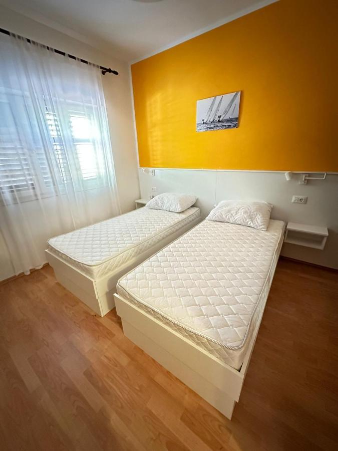 Apartments With A Parking Space Mali Lošinj Eksteriør billede